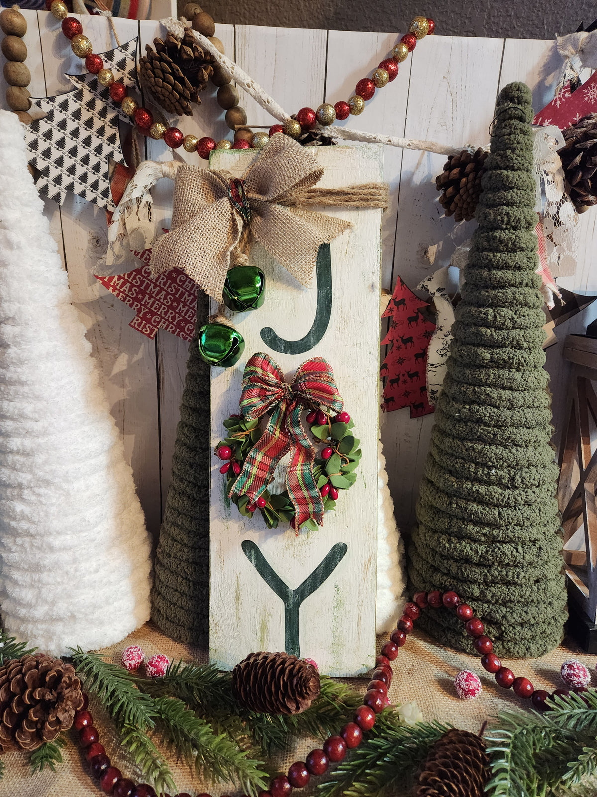 CHRISTMAS WOODEN SIGN_LEANER, JOY (GRN)