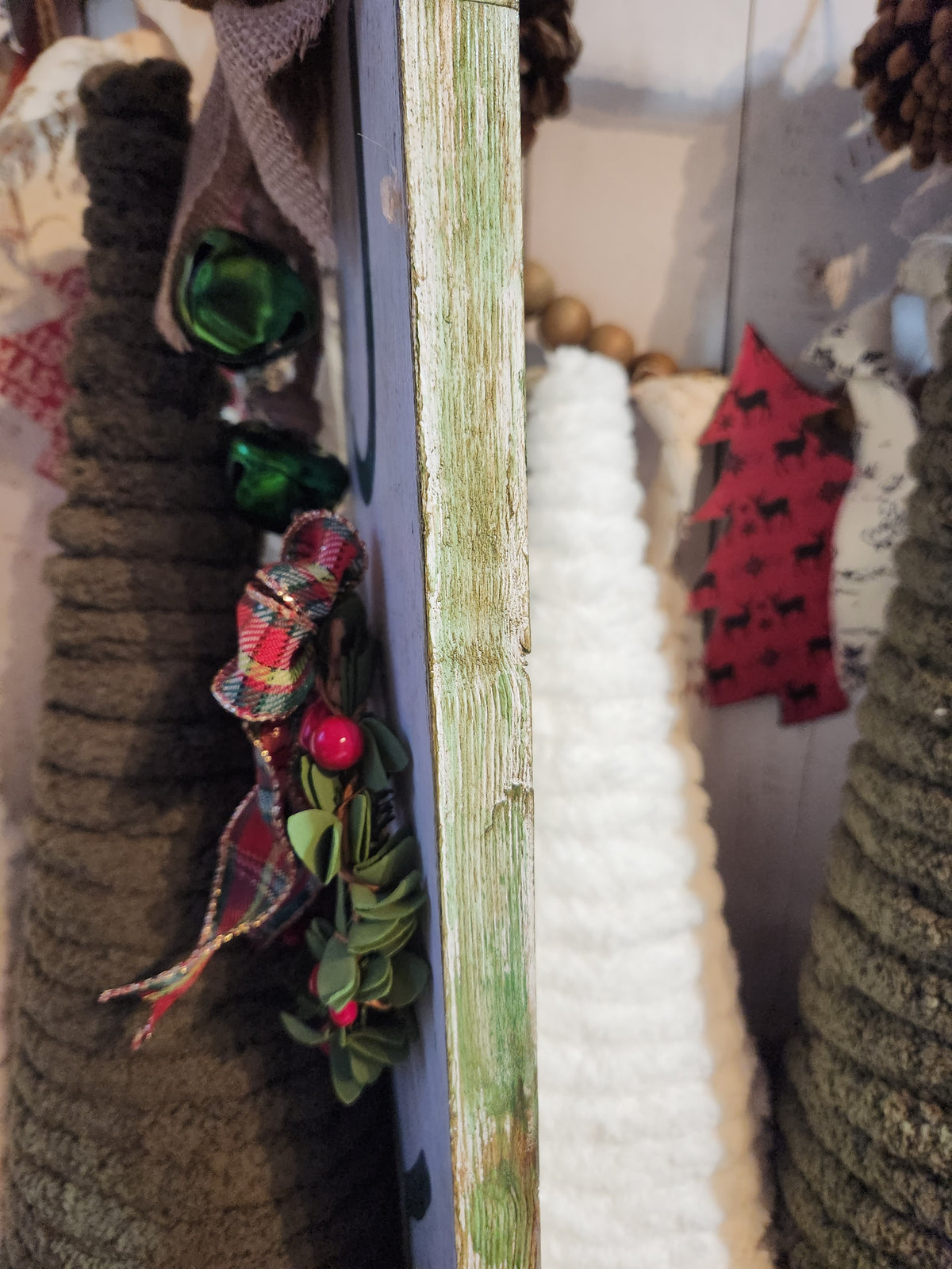 CHRISTMAS WOODEN SIGN_LEANER, JOY (GRN)